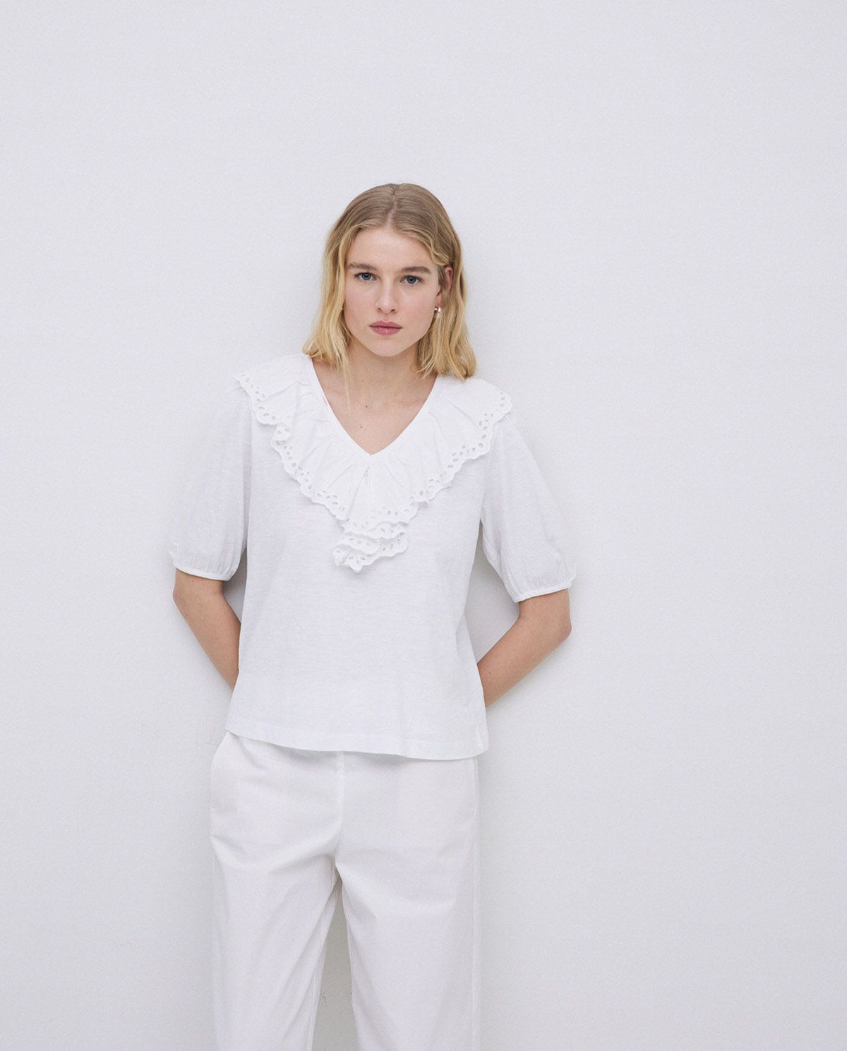 CAMISETA VOLANTE CON BORDADO SUIZO.jpeg1