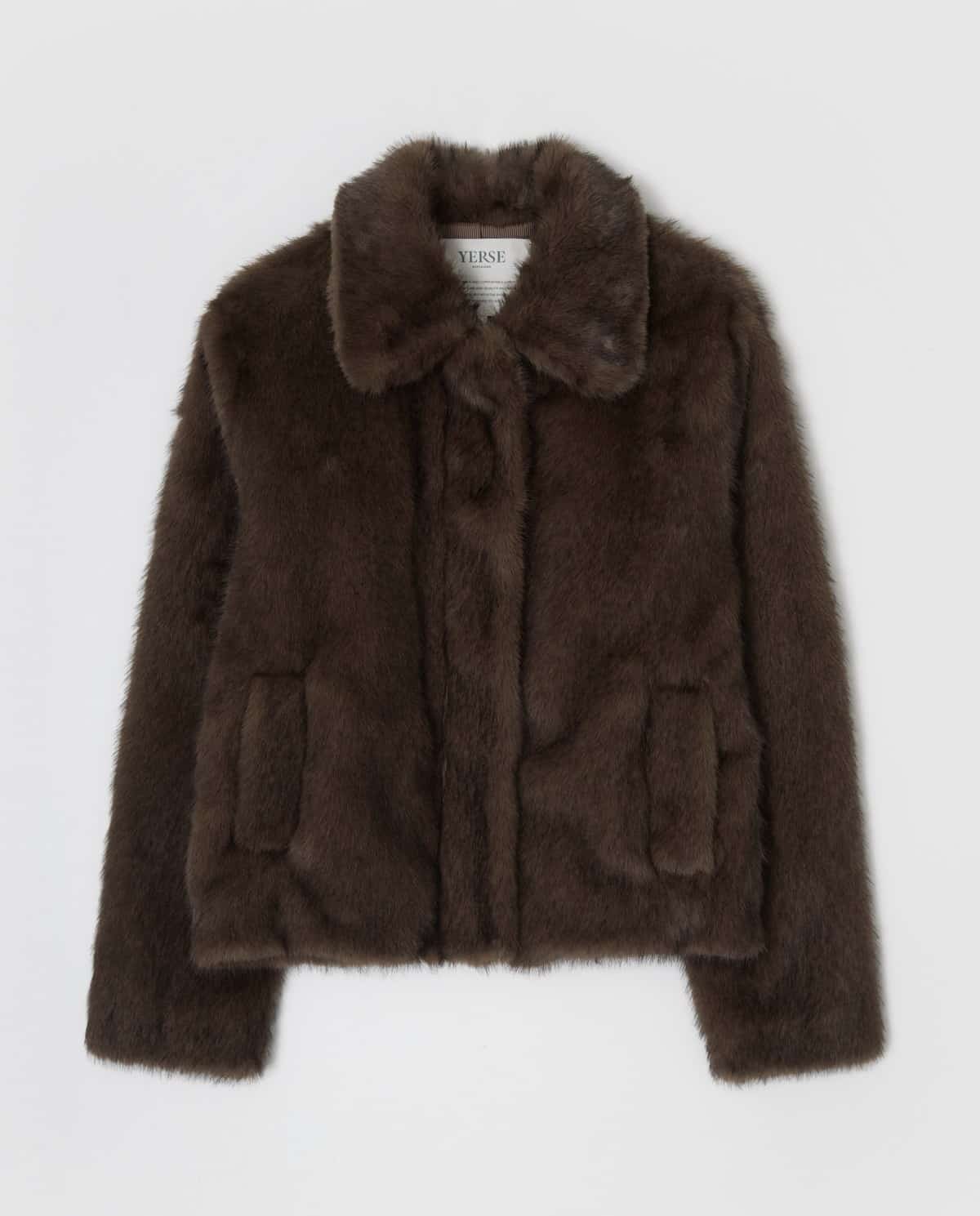 ABRIGO CORTO EFECTO PELO MARRÓN.jpg4