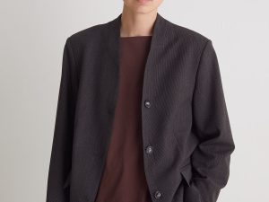 BLAZER RAYAS CUELLO PICO GRIS OSCURO