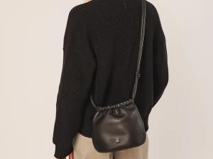 BOLSO PIEL FRUNCIDA NEGRO