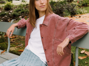 CAZADORA SARGA LAVADA CEREZA