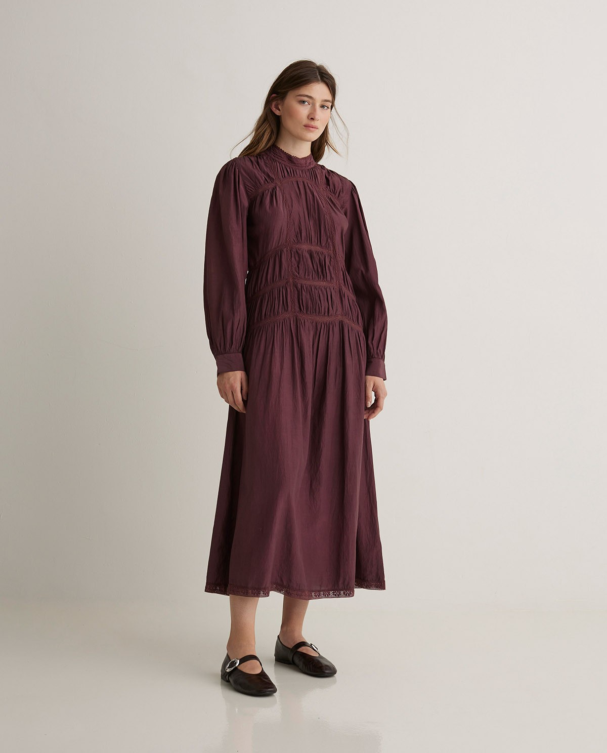 VESTIDO MIDI MEZCLA ALGODÓN CUELLO SUBIDO BERENJENA.jpg3