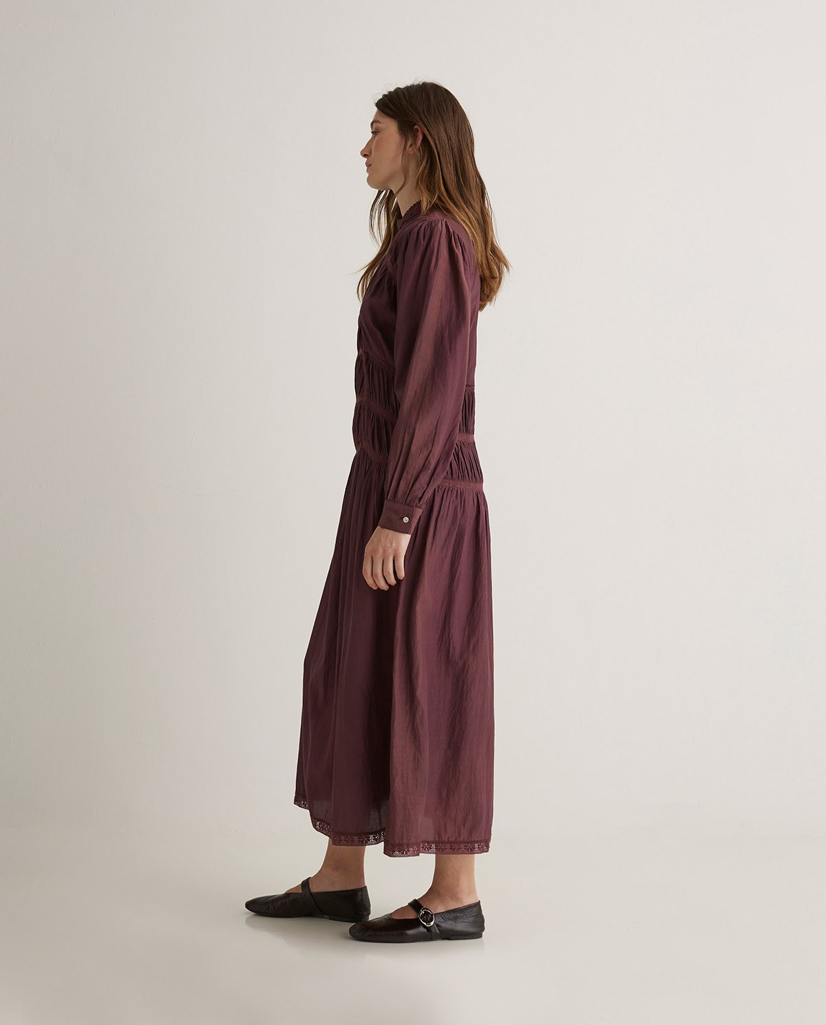 VESTIDO MIDI MEZCLA ALGODÓN CUELLO SUBIDO BERENJENA.jpg5