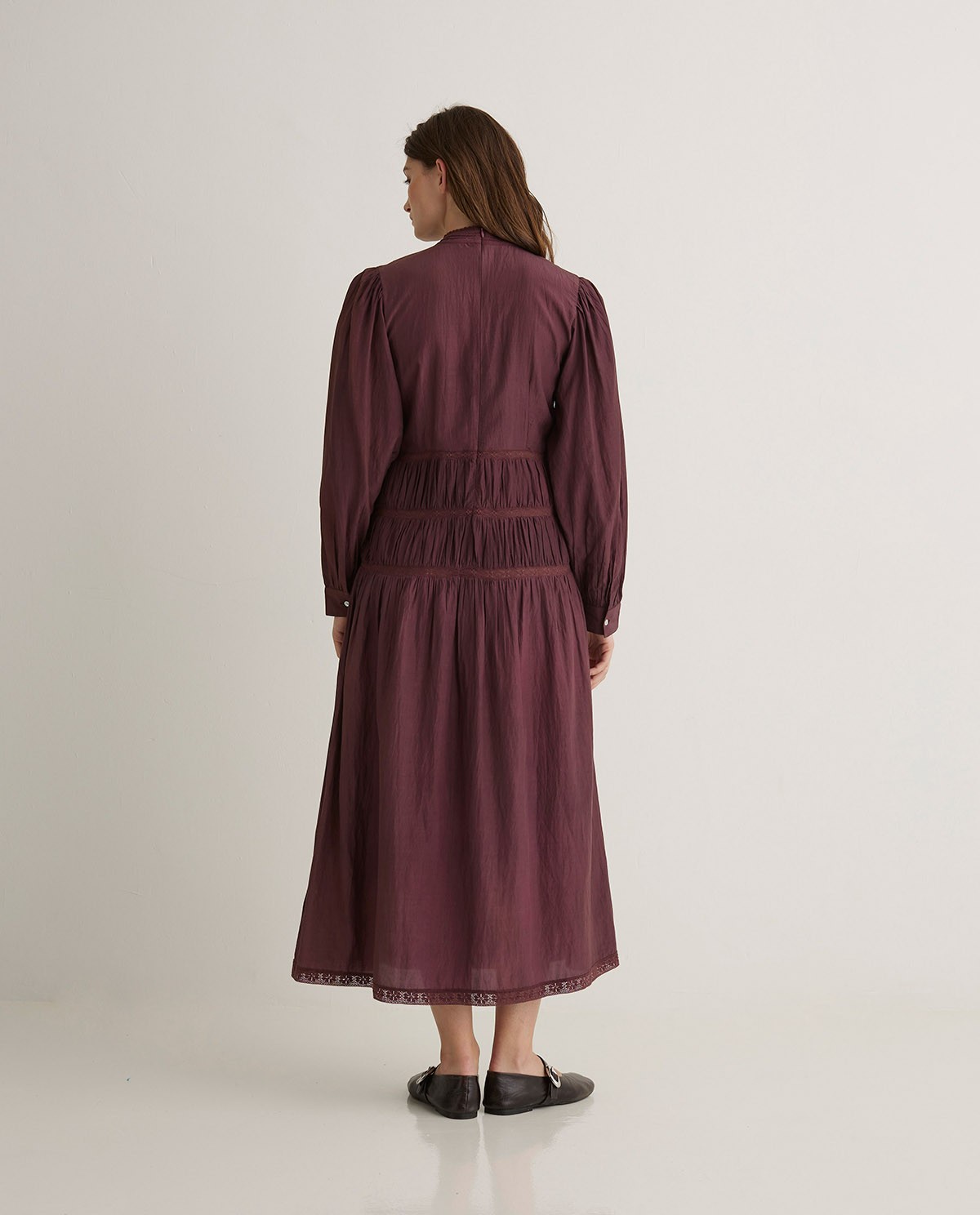 VESTIDO MIDI MEZCLA ALGODÓN CUELLO SUBIDO BERENJENA.jpg6