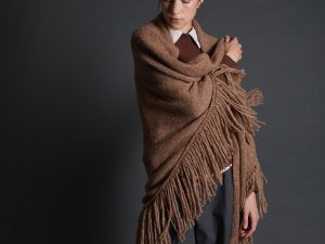 PONCHO TRICOT FIBRAS RECICLADAS Y LANA BEIGE