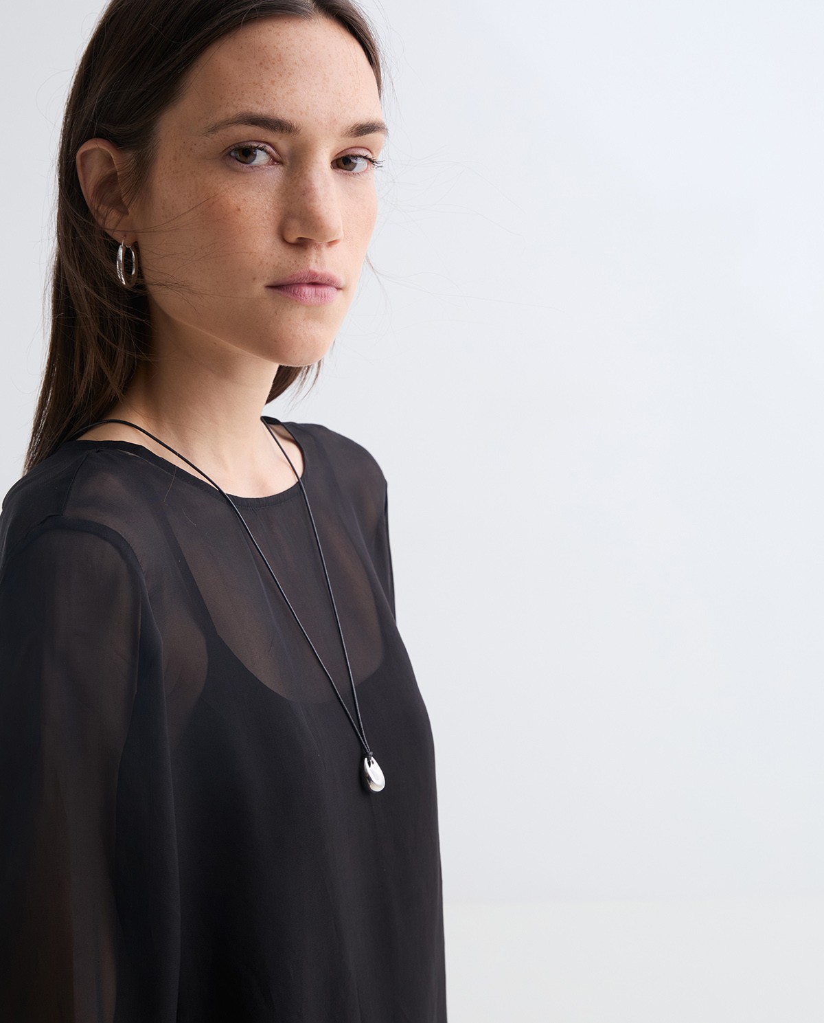 BLUSA SEMITRANSPARENTE ORGANZA NEGRO