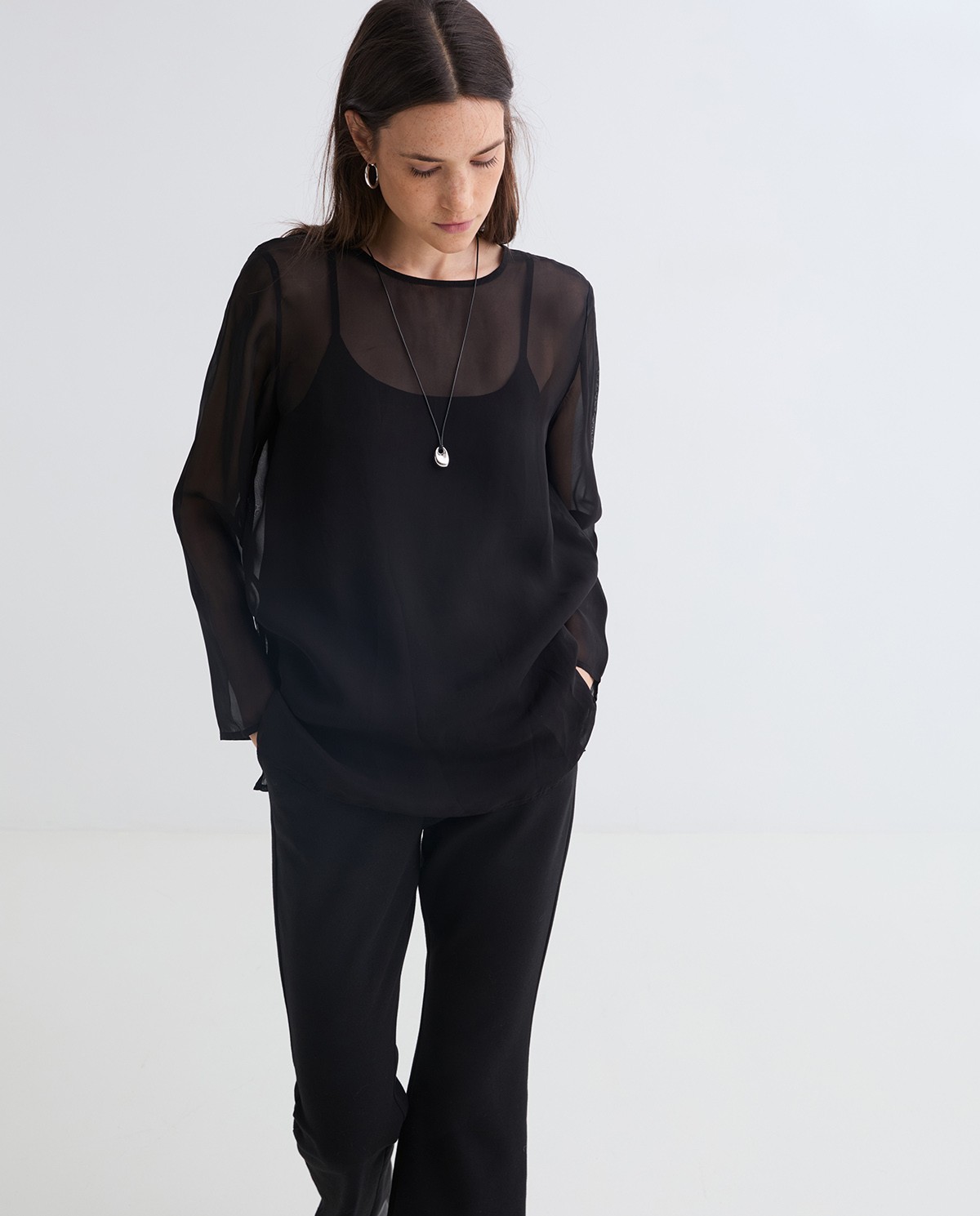 BLUSA SEMITRANSPARENTE ORGANZA NEGRO.jpg1