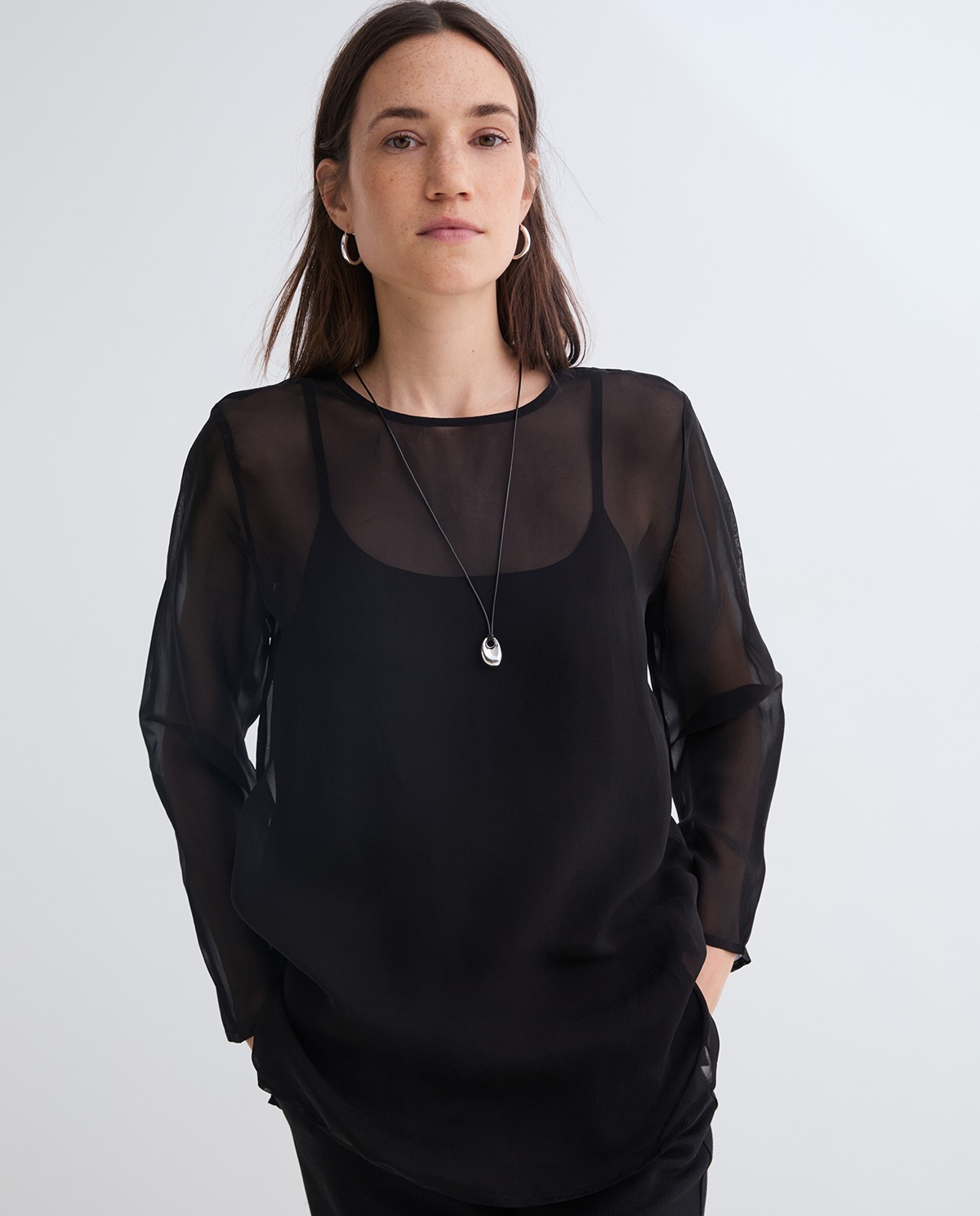 BLUSA SEMITRANSPARENTE ORGANZA NEGRO.jpg2