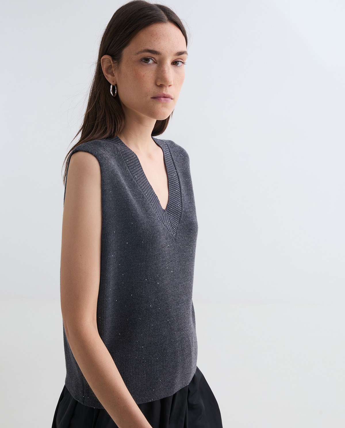 CHALECO DE PUNTO MINI LENTEJUELAS ANTRACITA.jpg1