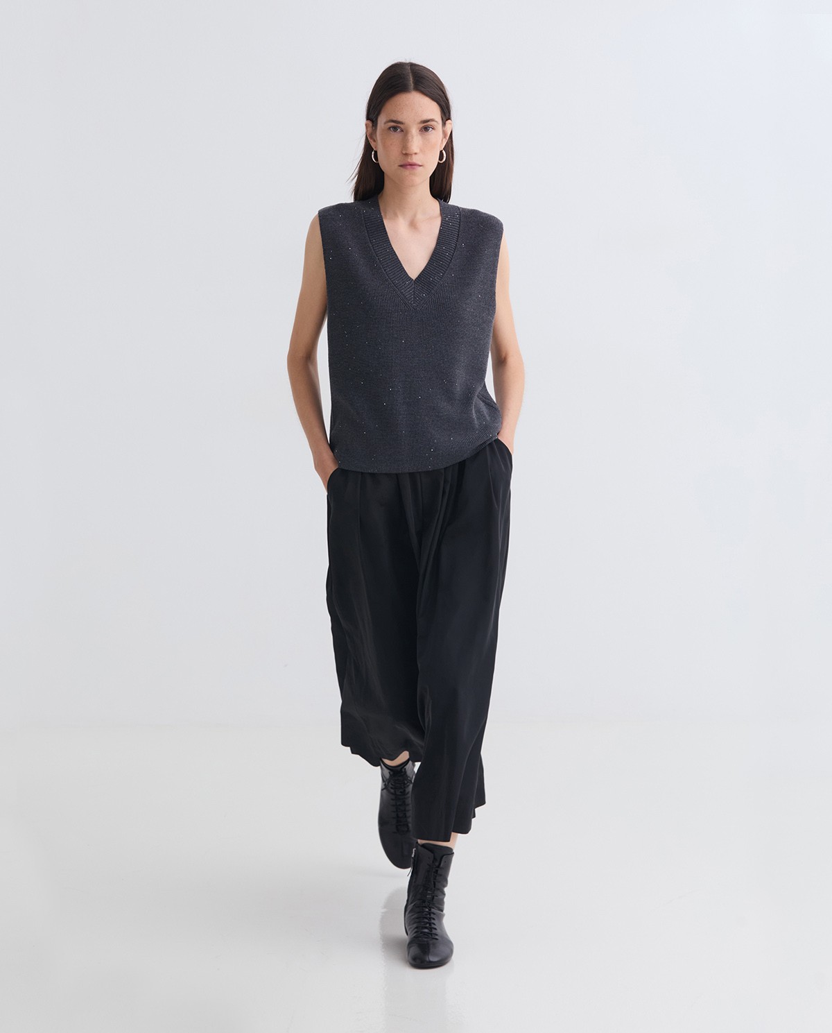 CHALECO DE PUNTO MINI LENTEJUELAS ANTRACITA.jpg4