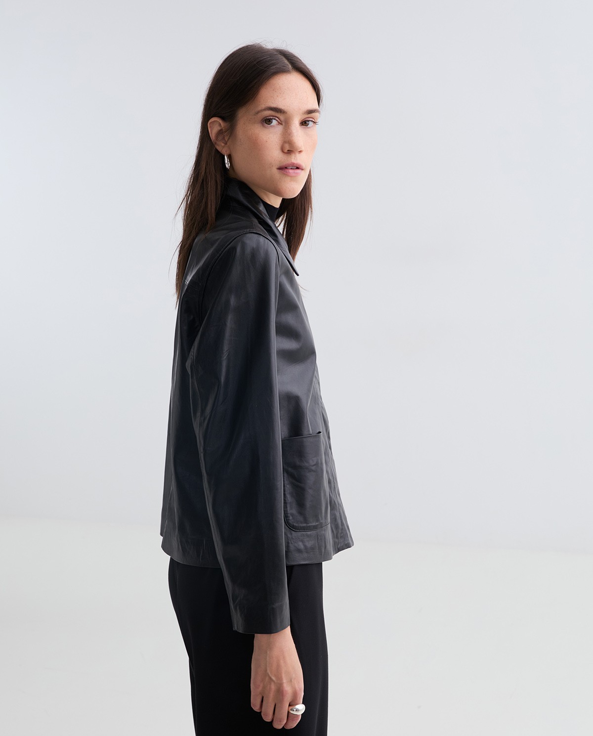 CHAQUETA CORTA 100% PIEL NAPA NEGRO.jpg5