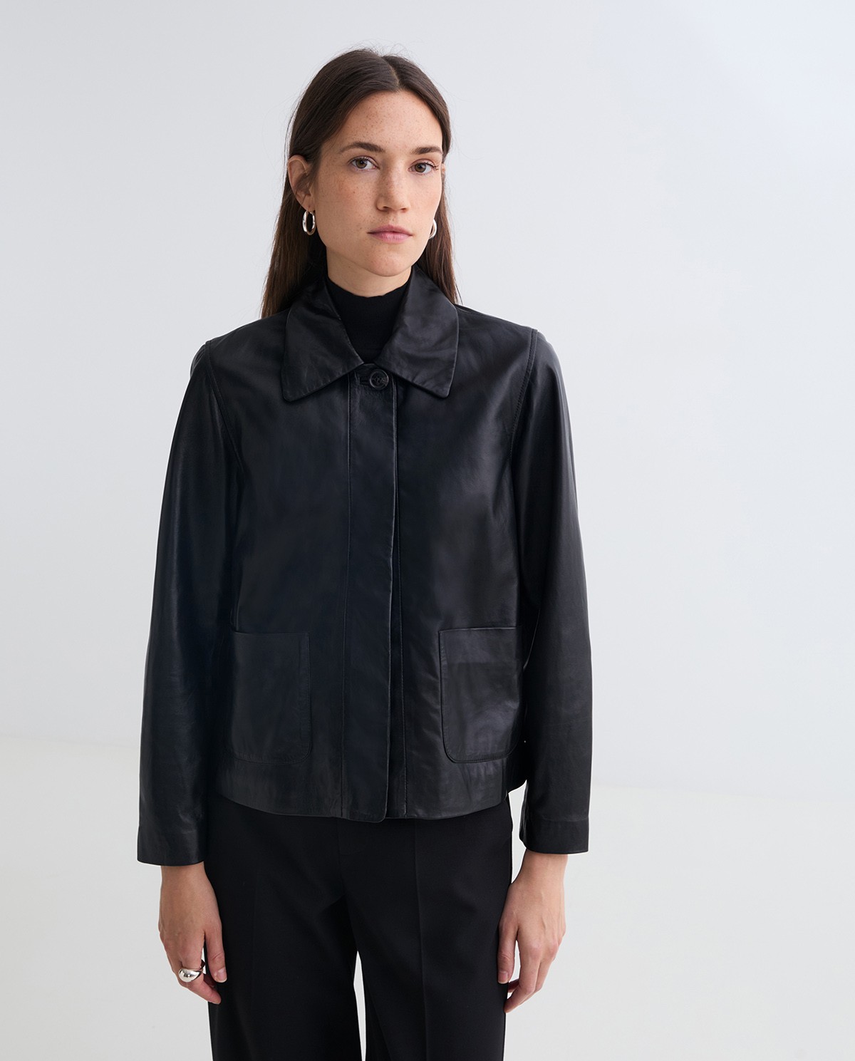 CHAQUETA CORTA 100% PIEL NAPA NEGRO.jpg6