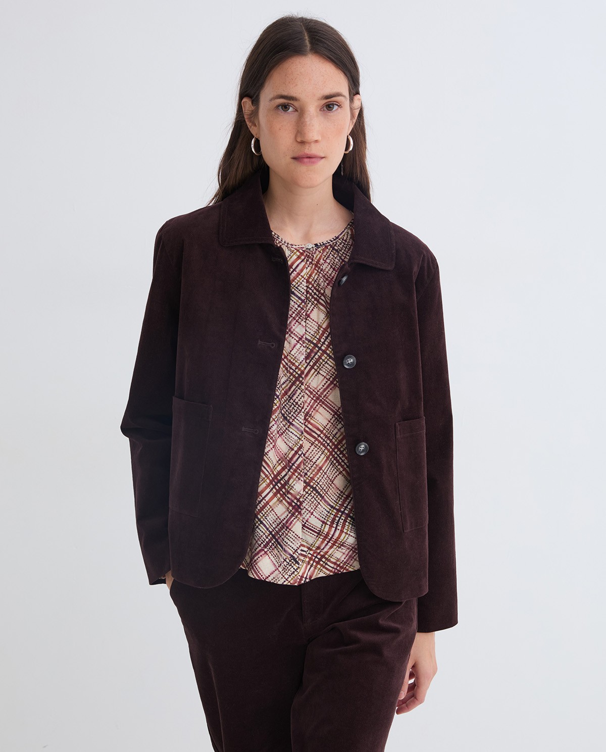 CHAQUETA CORTA ALGODÓN VELVET CHOCOLATE.jpg1