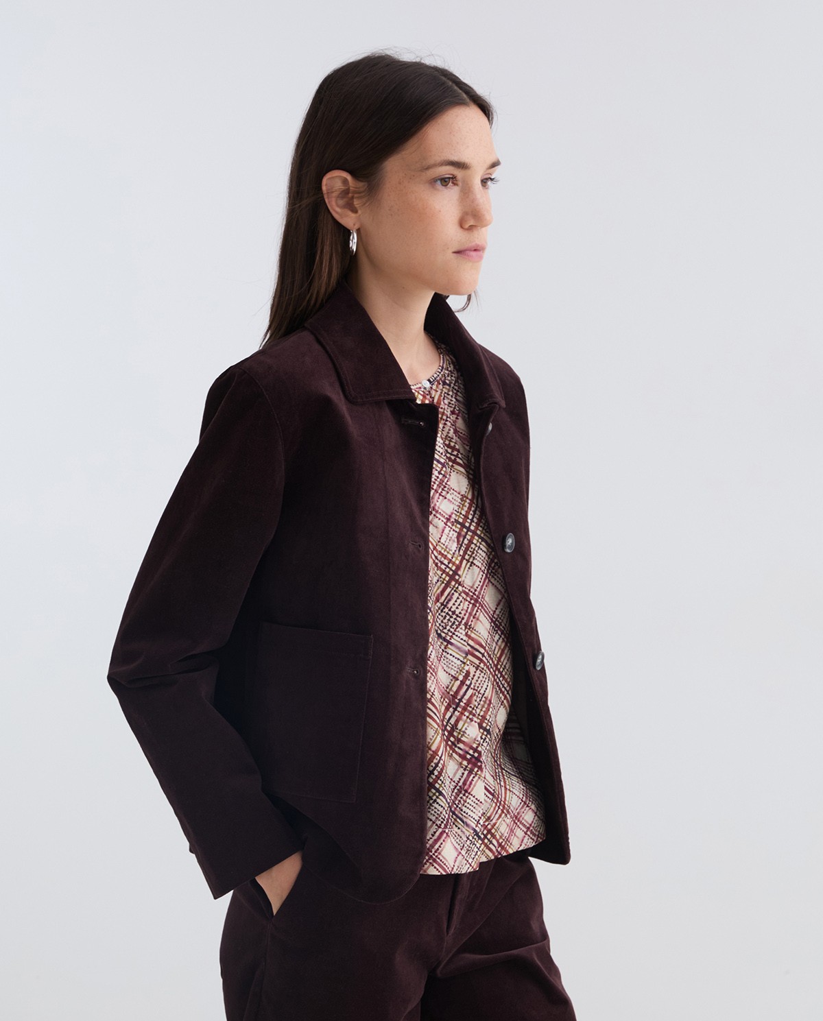 CHAQUETA CORTA ALGODÓN VELVET CHOCOLATE.jpg3