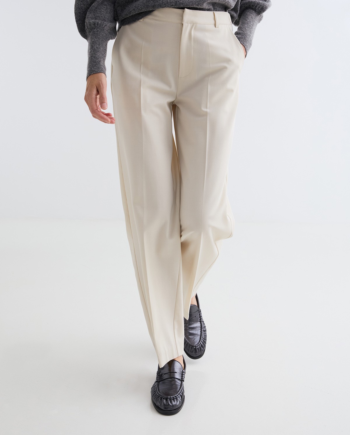 PANTALÓN RECTO TIRO ALTO LANA FRÍA ECRU.jpg4