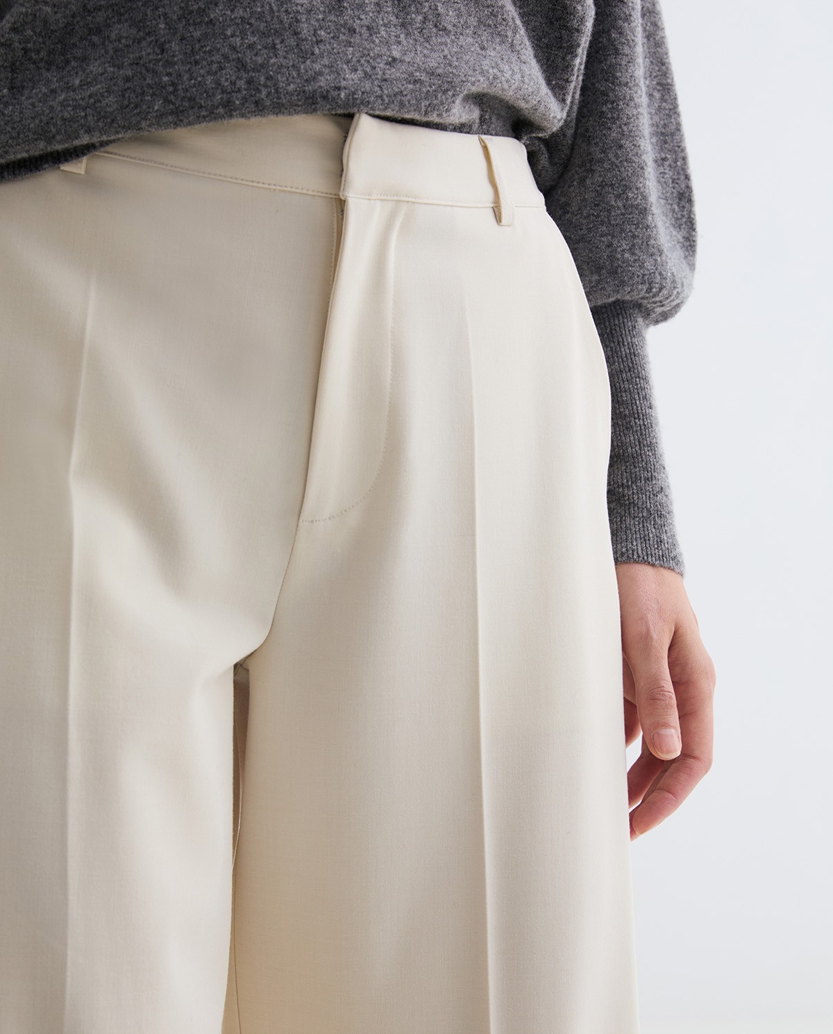 PANTALÓN RECTO TIRO ALTO LANA FRÍA ECRU.jpg5