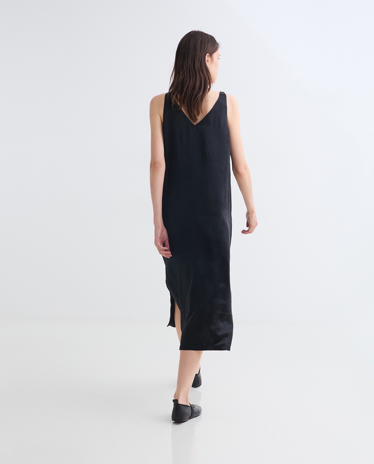 VESTIDO SIN MANGAS SATÉN NEGRO.jpg3