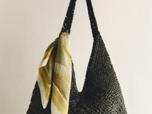 BOLSO HOBO DE RAFIA TRENZADA NEGRO