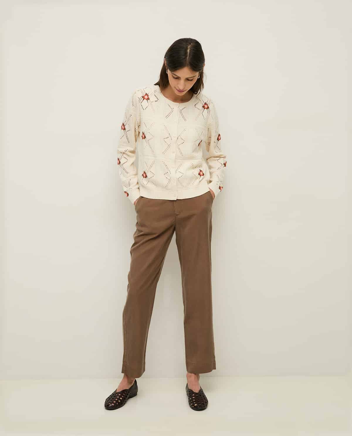 CÁRDIGAN CALADO BORDADO FLORAL.jpg5