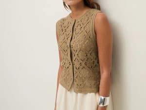 CHALECO DE PUNTO EFECTO CROCHET CAQUI