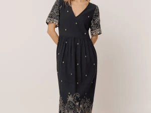 VESTIDO BORDADO MARINO