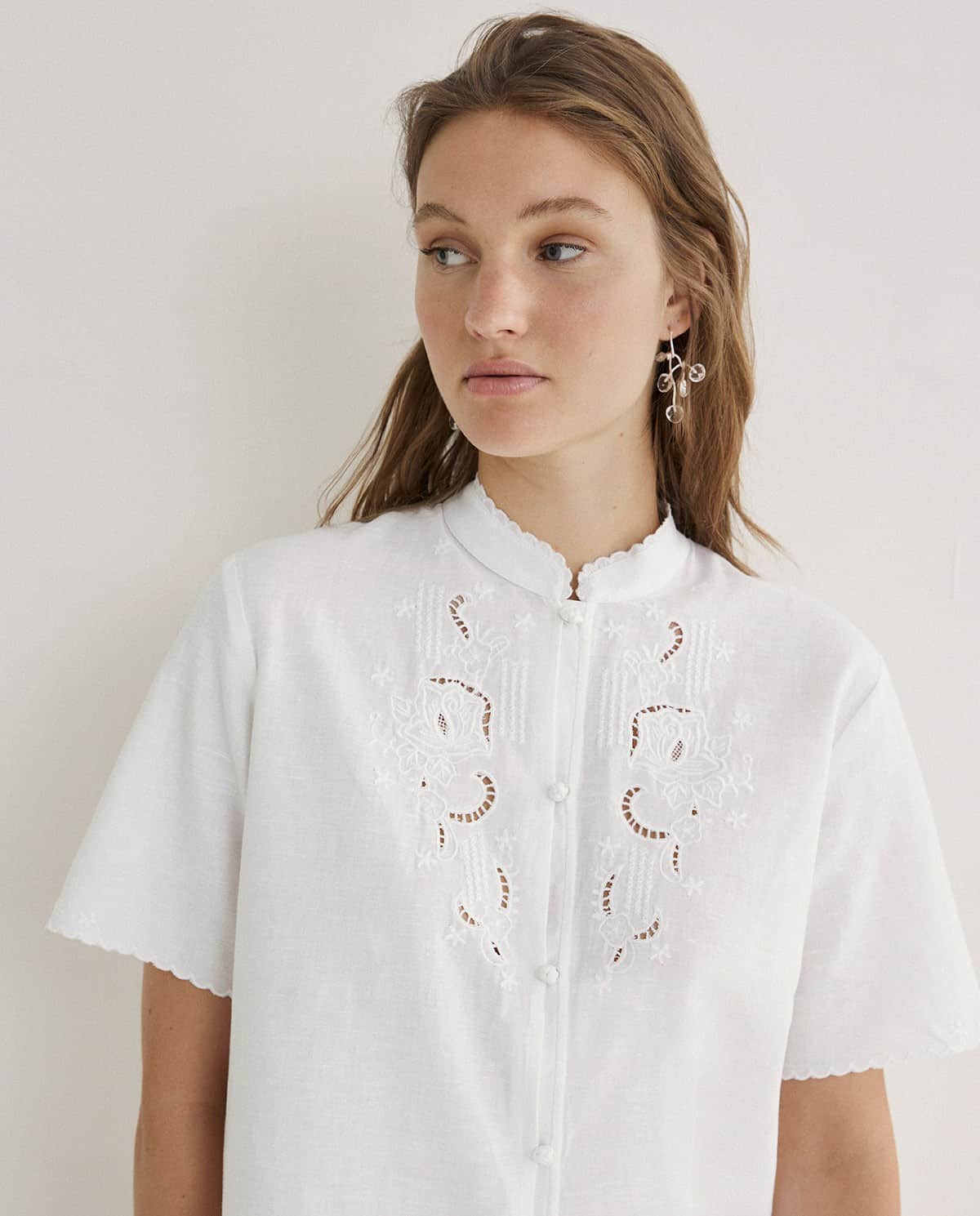BLUSA ALGODÓN Y LINO BORDADOS BLANCA.jpg4
