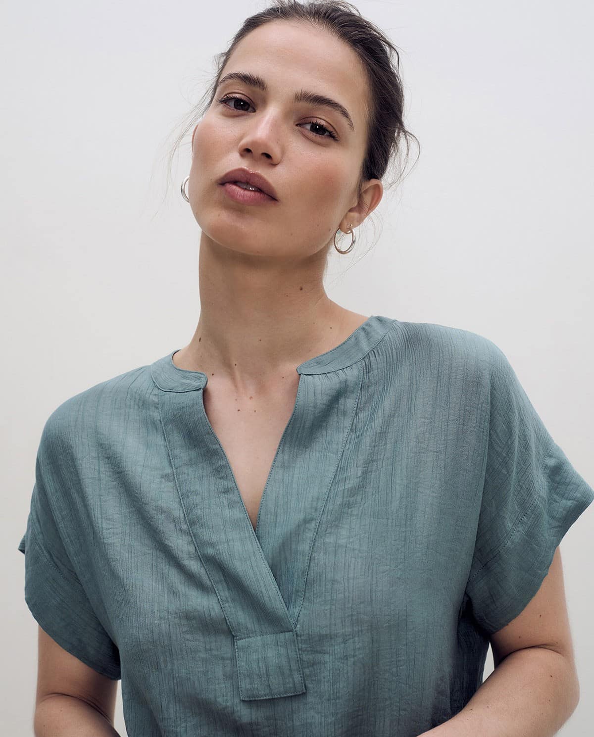 FLUIDA BLUSA ESCOTE PICO.jpg1