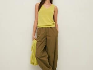 PANTALÓN ALGODÓN CON BOTÓN EN BAJO CAQUI