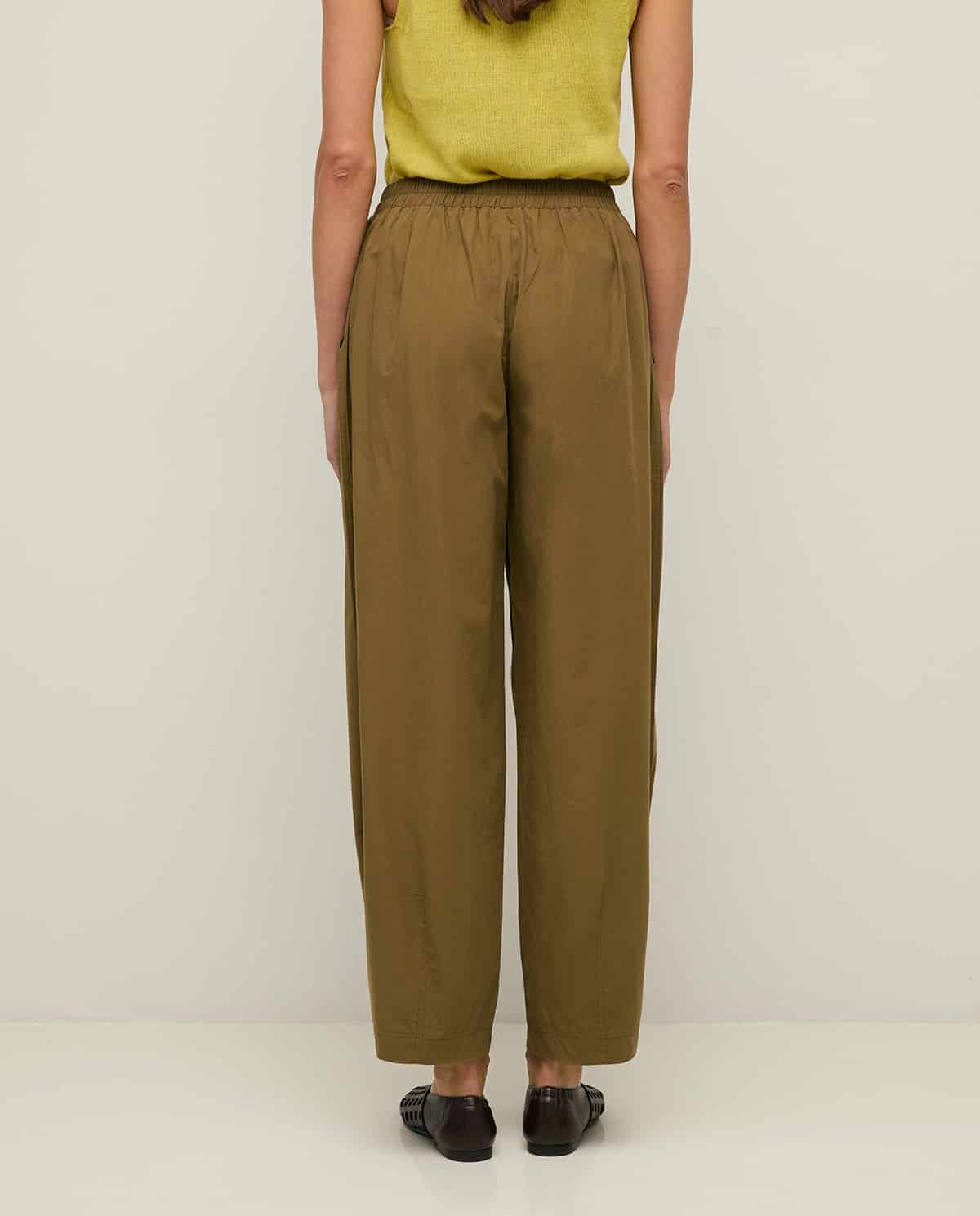 PANTALÓN ALGODÓN CON BOTÓN EN BAJO.jpg5