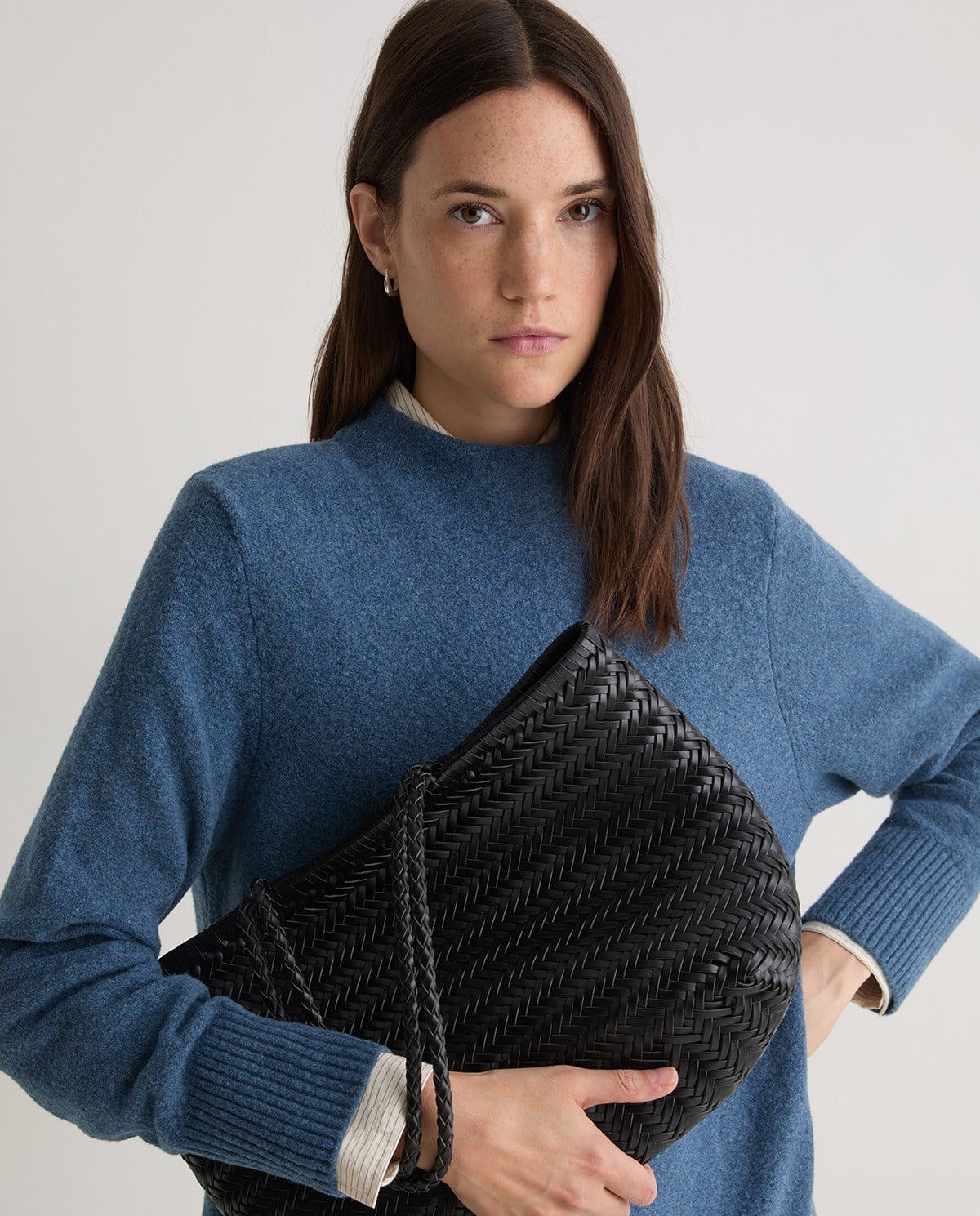 bolso de piel handmade trenzado negro.jpg1