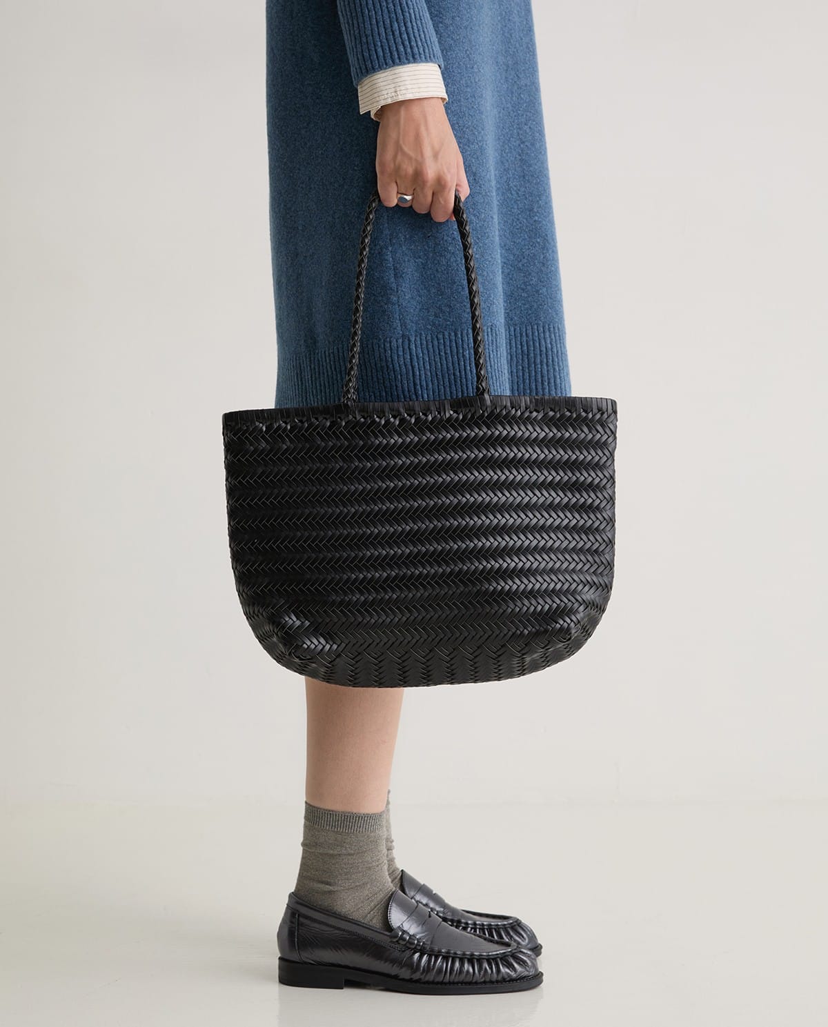 bolso de piel handmade trenzado negro.jpg3