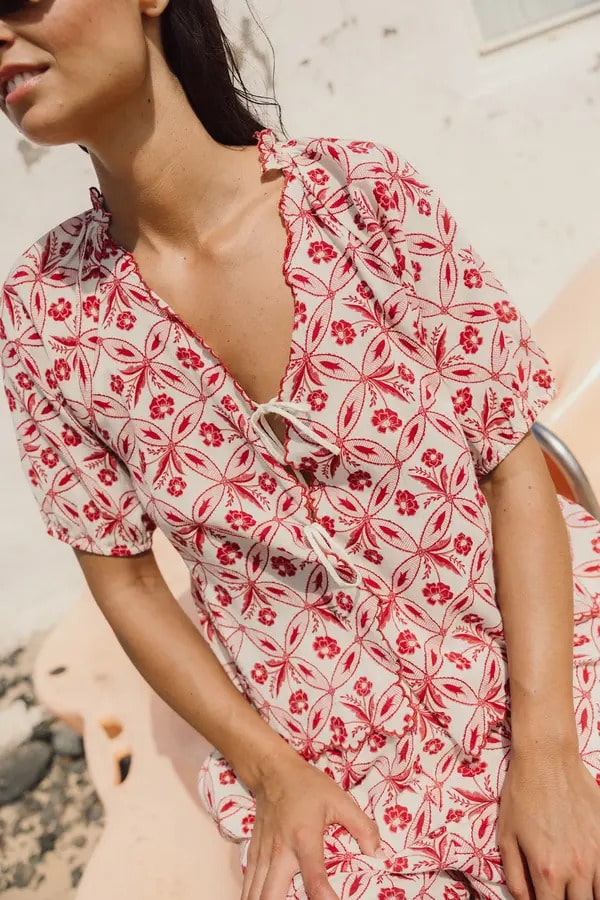 CAMISA ESTAMPADO VINTAGE LAZADAS ROJO.webp1