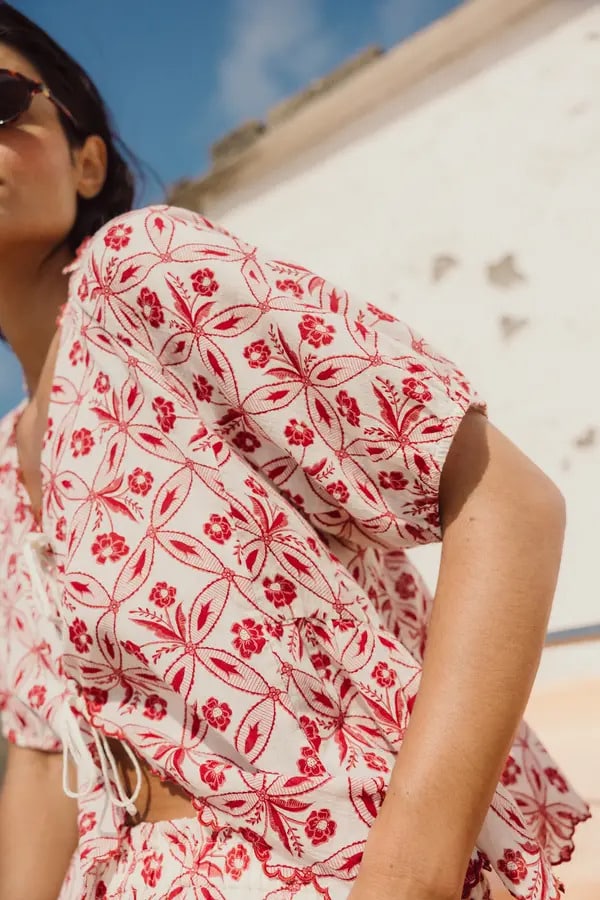 CAMISA ESTAMPADO VINTAGE LAZADAS ROJO.webp2