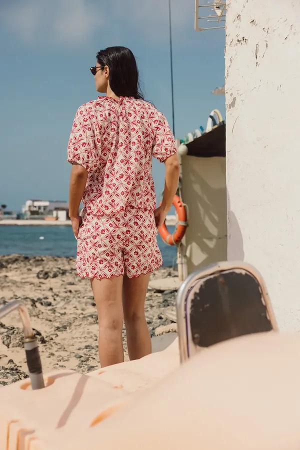 CAMISA ESTAMPADO VINTAGE LAZADAS ROJO.webp3