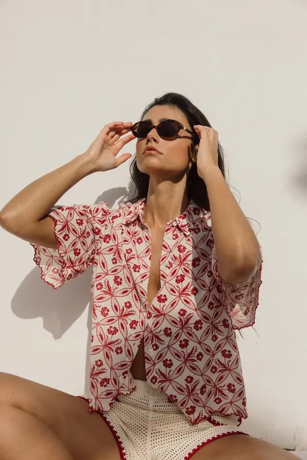 CAMISA ESTAMPADO VINTAGE ROJO.webp4
