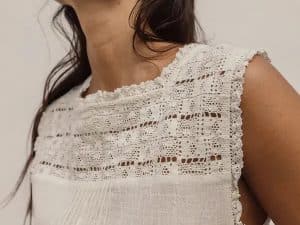 TOP MULTIPOSICIÓN CON CROCHET CRUDO