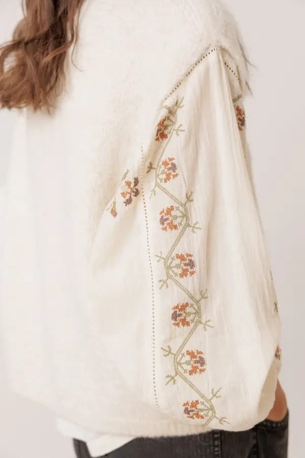 CAMISA BORDADA CON VOLUMEN.webp3