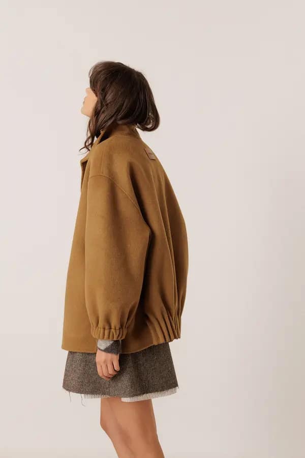 CHAQUETÓN EFECTO BOMBER CÁMEL.webp1
