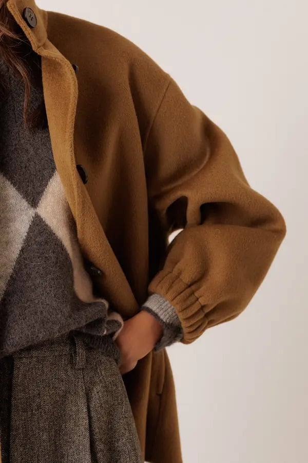 CHAQUETÓN EFECTO BOMBER CÁMEL.webp3