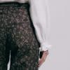 PANTALÓN VIENA FLOR CHOCOLATE.webp1