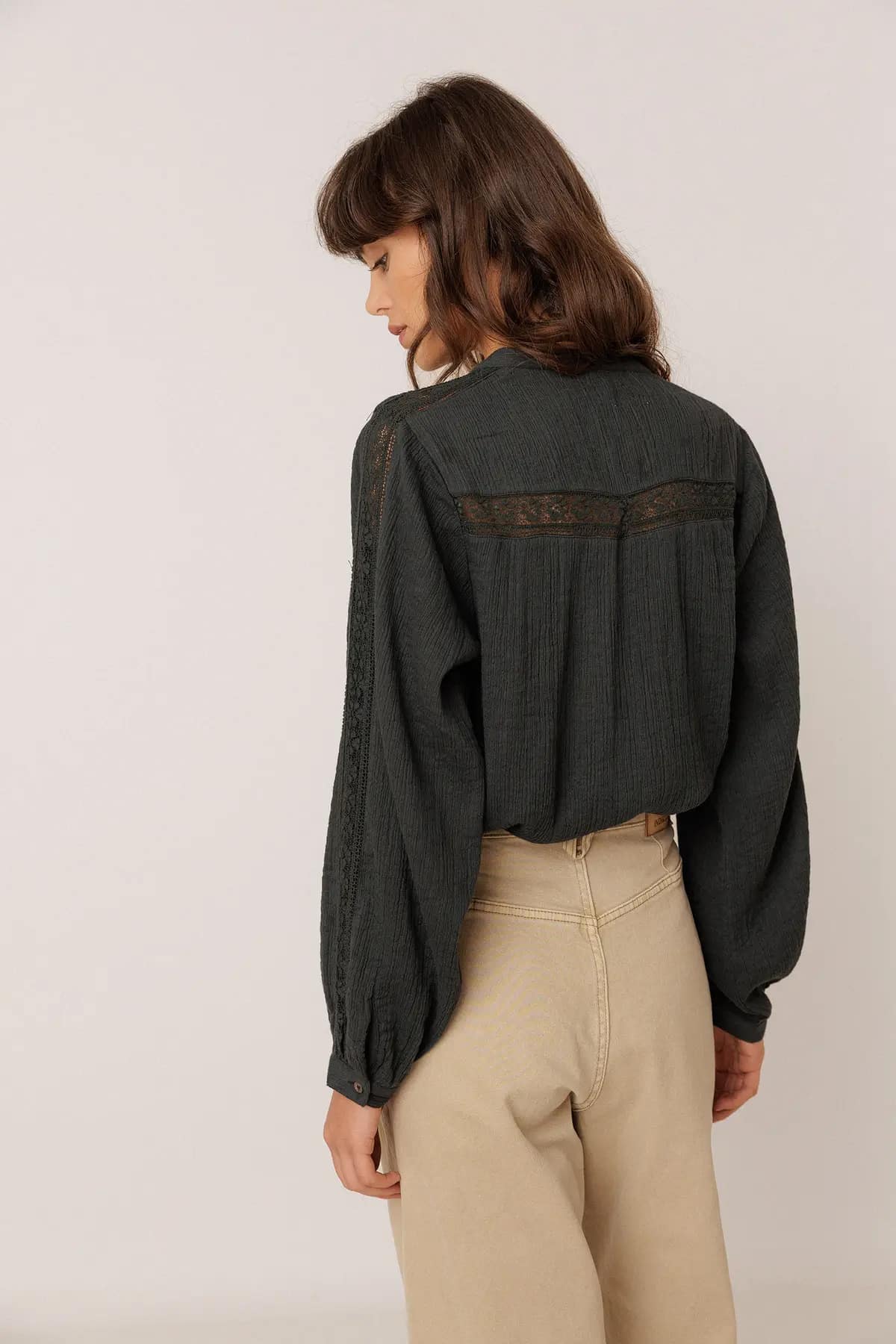 camisa combinada con puntillas.webp gris.webp3